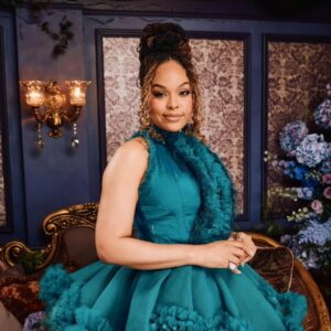 Demetria McKinney Instagram - The diamond of the season has its sparkle! I felt like a rare emerald in the presence of #QueenCharlotte
Stepped into the world of @bridgertonnetflix for a night of pure #magic. Thank you @bevysmith and @netflix for a seat at such a beautiful table. 🥂💚 #dinnerwithbevy @shondarhimes