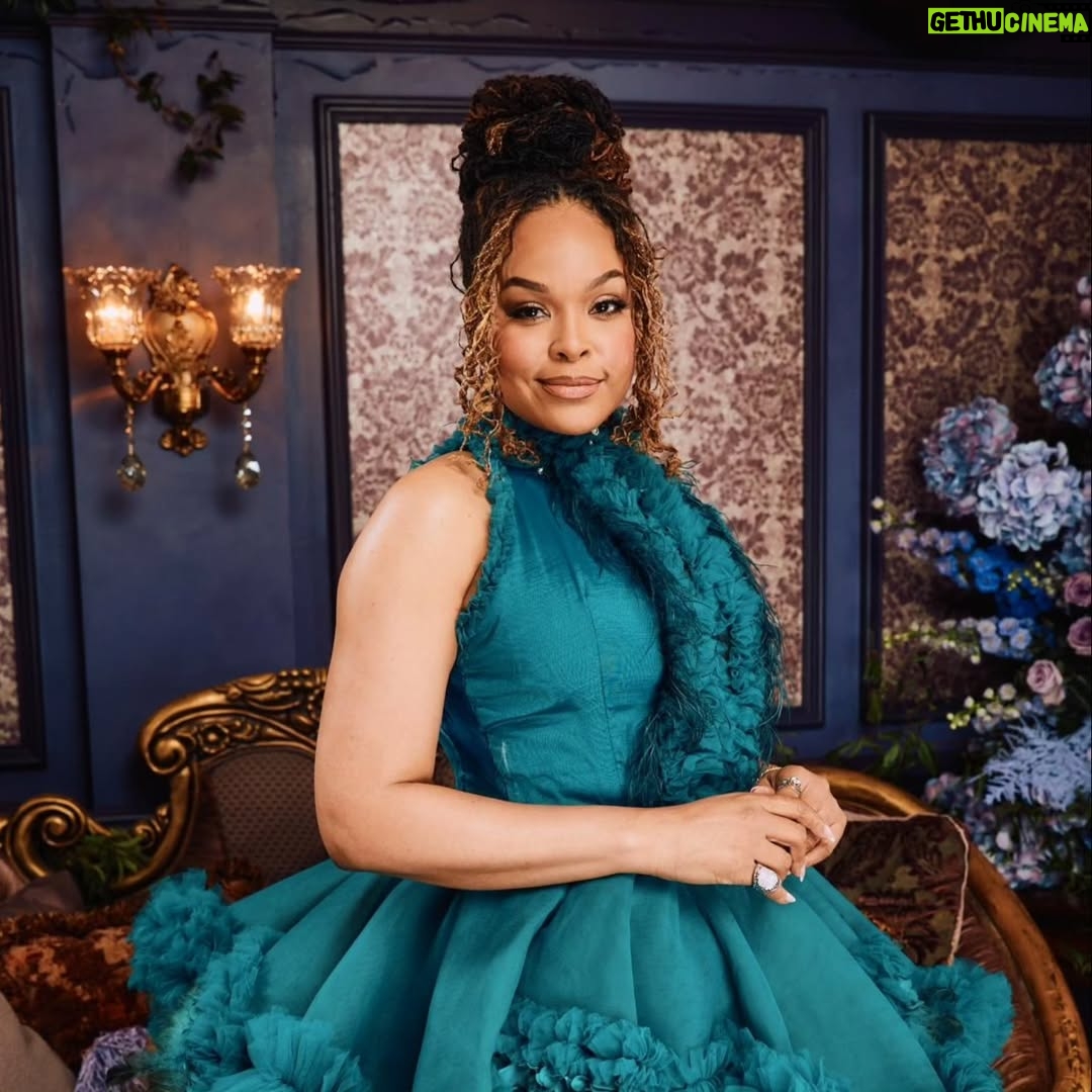 Demetria McKinney - 23.4K Likes - The diamond of the season has its sparkle! I felt like a rare emerald in the presence of #QueenCharlotte
Stepped into the world of @bridgertonnetflix for a night of pure #magic. Thank you @bevysmith and @netflix for a seat at such a beautiful table. 🥂💚 #dinnerwithbevy @shondarhimes