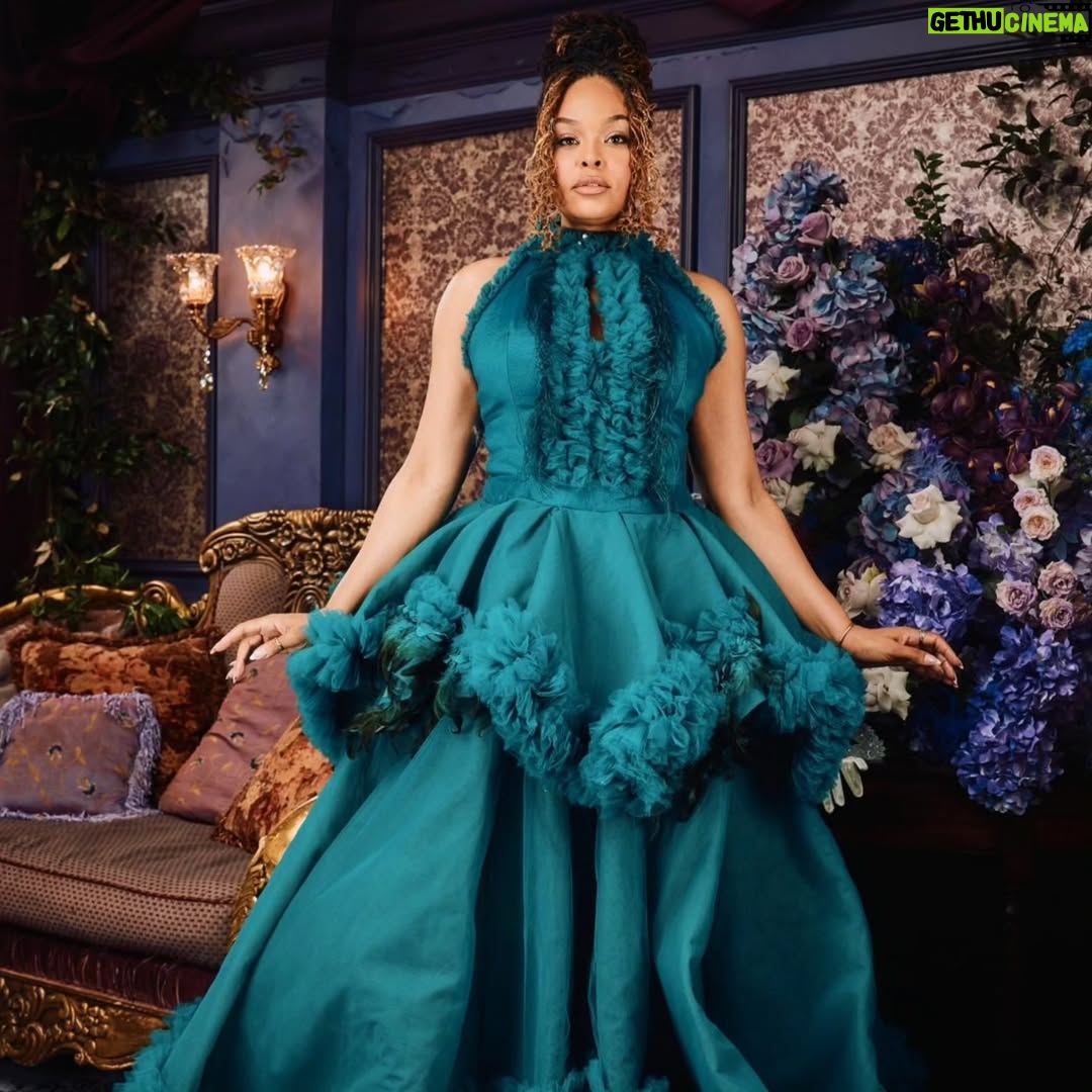 Demetria McKinney - 23.4K Likes - The diamond of the season has its sparkle! I felt like a rare emerald in the presence of #QueenCharlotte
Stepped into the world of @bridgertonnetflix for a night of pure #magic. Thank you @bevysmith and @netflix for a seat at such a beautiful table. 🥂💚 #dinnerwithbevy @shondarhimes