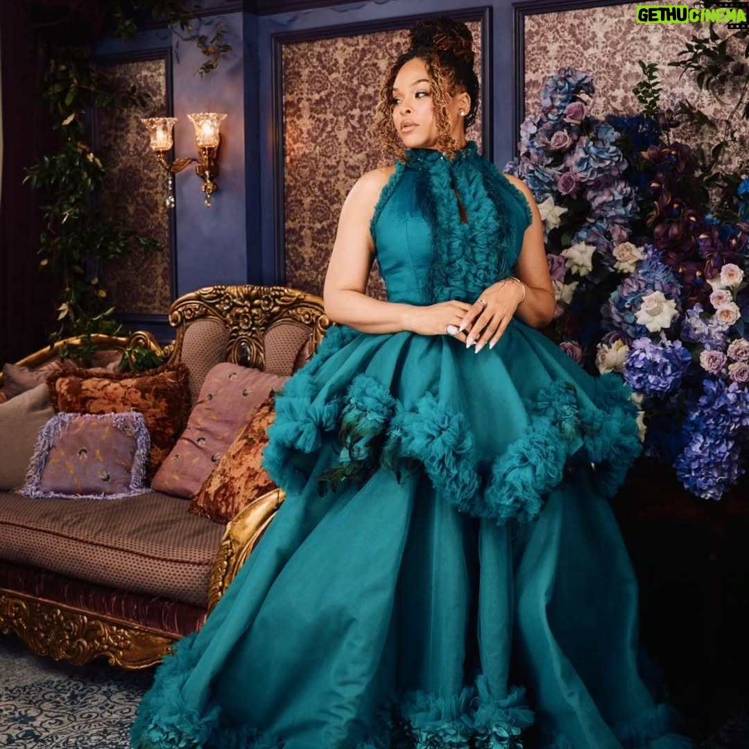 Demetria McKinney - 23.4K Likes - The diamond of the season has its sparkle! I felt like a rare emerald in the presence of #QueenCharlotte
Stepped into the world of @bridgertonnetflix for a night of pure #magic. Thank you @bevysmith and @netflix for a seat at such a beautiful table. 🥂💚 #dinnerwithbevy @shondarhimes