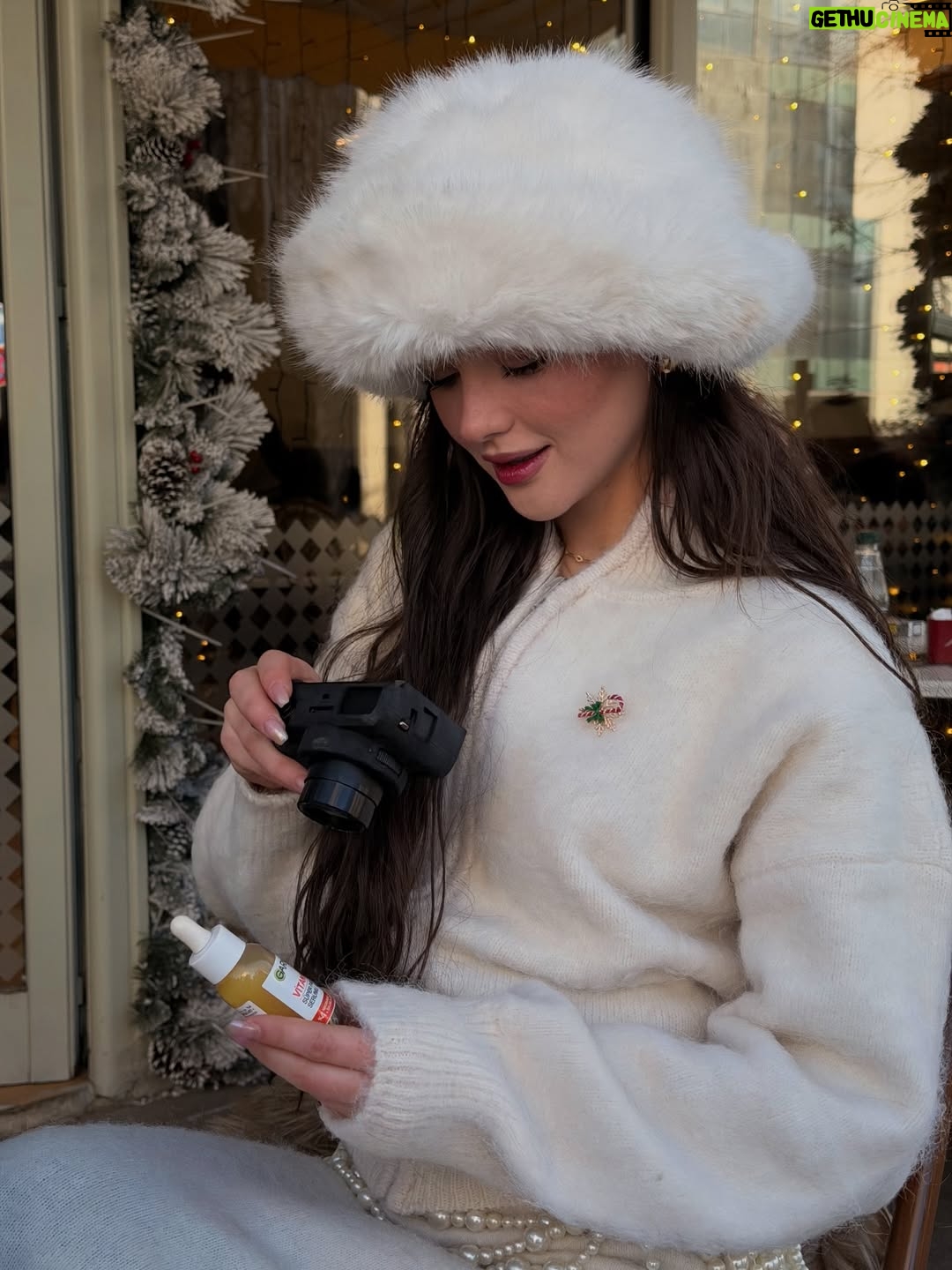 Derya Pınar Ak - 192K Likes - Her zaman benimle olan Garnier Vitamin C serumum 🤍✨ Favorim hep belli! @garnierturkiye 💛
#garnierskincare #işbirliği