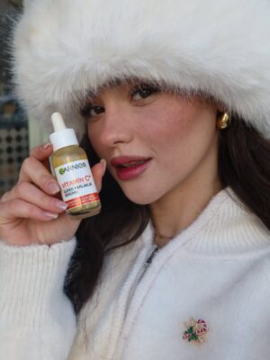 Derya Pınar Ak Instagram - Her zaman benimle olan Garnier Vitamin C serumum 🤍✨ Favorim hep belli! @garnierturkiye 💛
#garnierskincare #işbirliği