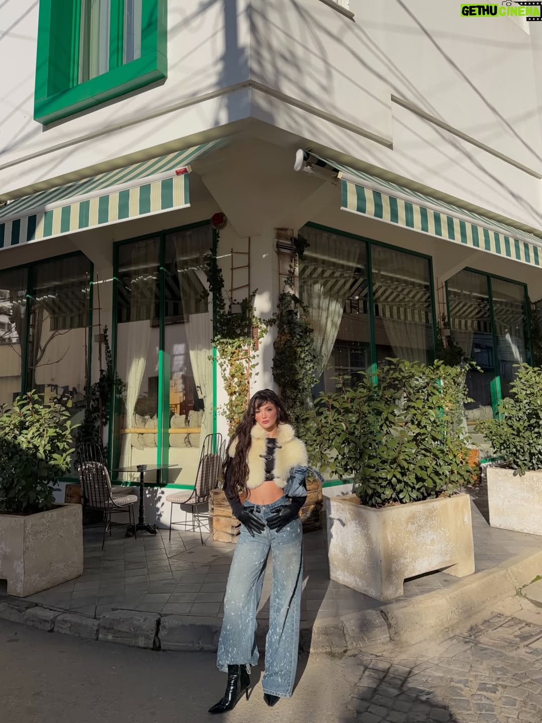 Derya Pınar Ak - 164.9K Likes - 
