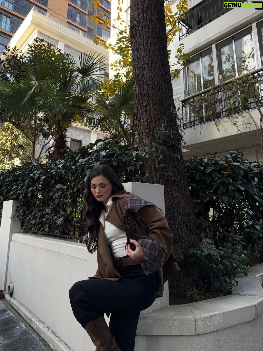 Derya Pınar Ak - 198.6K Likes - 🍂🍂🍂