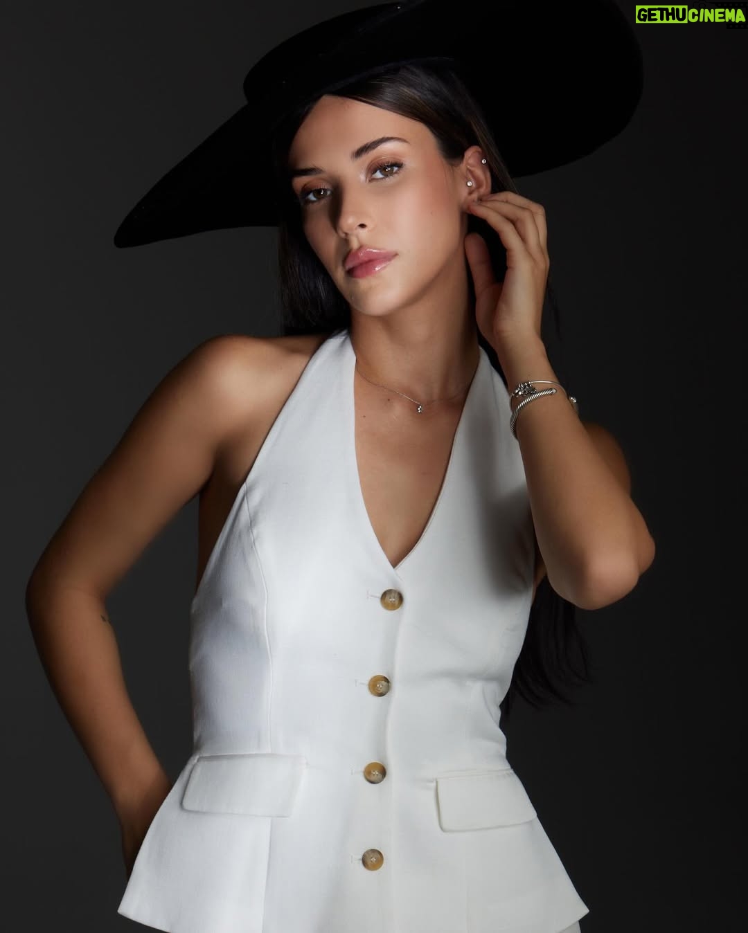 Devrim Özkan - 344.7K Likes - galeride kalmasın 🖤