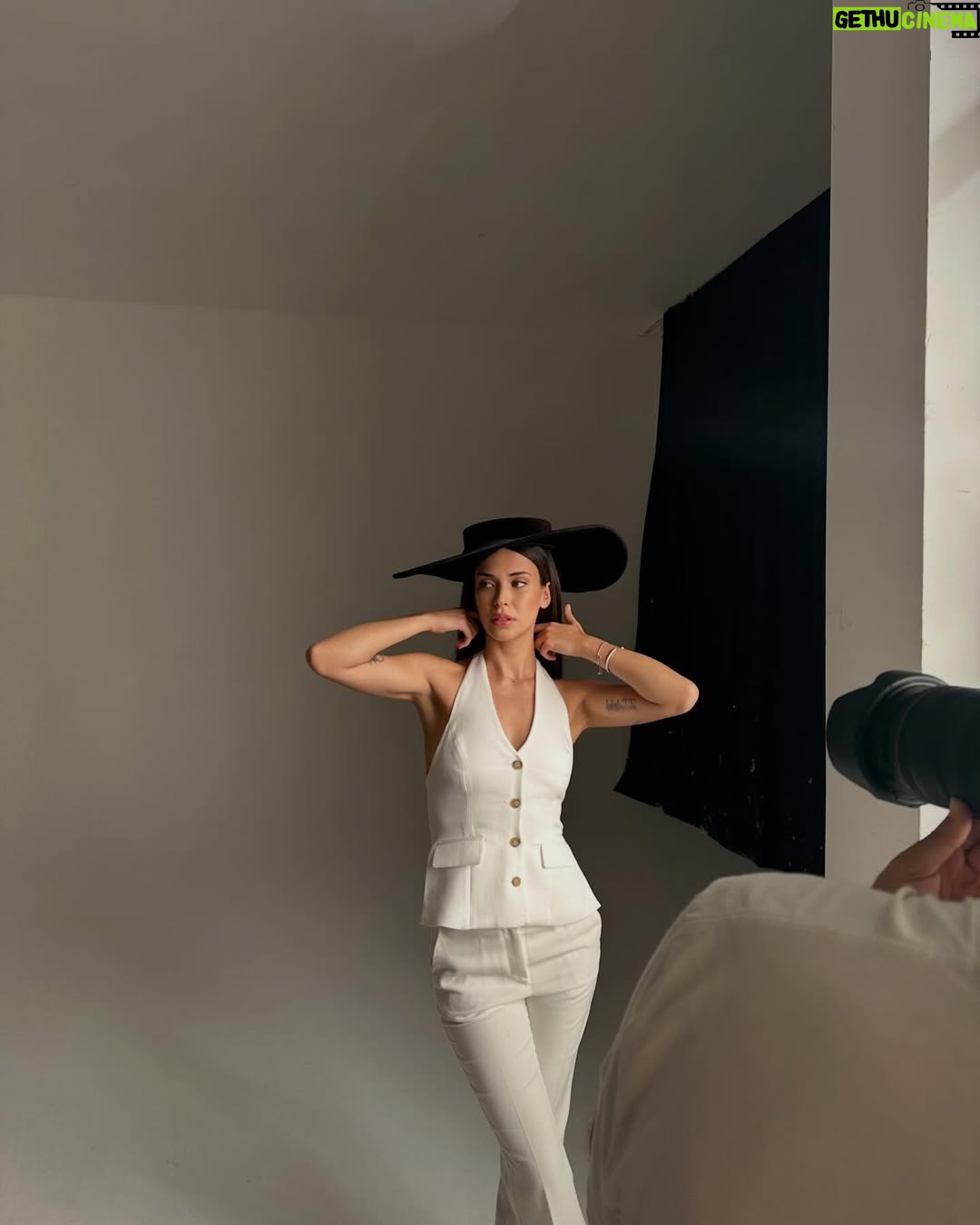 Devrim Özkan - 344.7K Likes - galeride kalmasın 🖤
