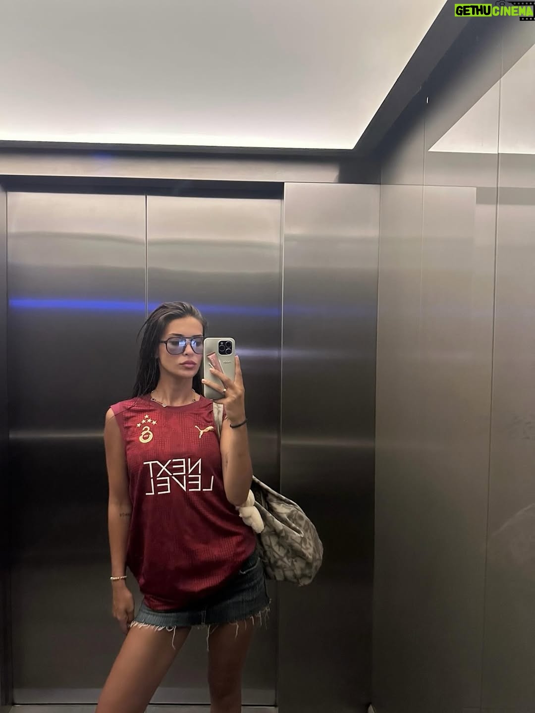 Devrim Özkan - 171.5K Likes - 2025 👋🏻