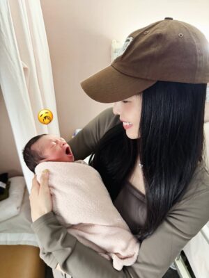 Dewi Chien Instagram - 我人生第一個外甥來了！！（好奇妙的感覺）👀✨#小河馬