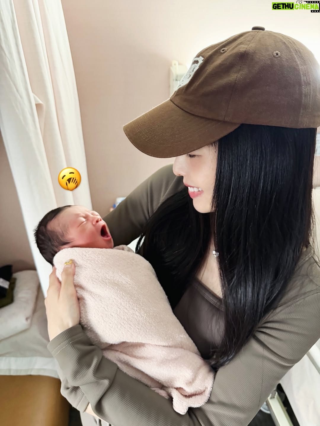 Dewi Chien - 20.3K Likes - 我人生第一個外甥來了！！（好奇妙的感覺）👀✨#小河馬