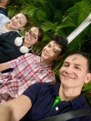 Dewi Rezer Instagram - Ash Wednesday 🙏🏻😇 Puii Tuhan 

#ashwednesday #rabuabu #marcelinolefrandt #dewirezer #brinettelefrandt