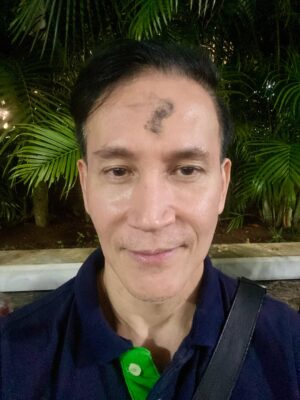 Dewi Rezer Instagram - Ash Wednesday 🙏🏻😇 Puii Tuhan 

#ashwednesday #rabuabu #marcelinolefrandt #dewirezer #brinettelefrandt