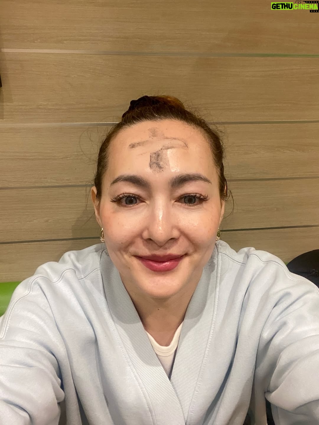 Dewi Rezer - 23.7K Likes - Ash Wednesday 🙏🏻😇 Puii Tuhan 

#ashwednesday #rabuabu #marcelinolefrandt #dewirezer #brinettelefrandt