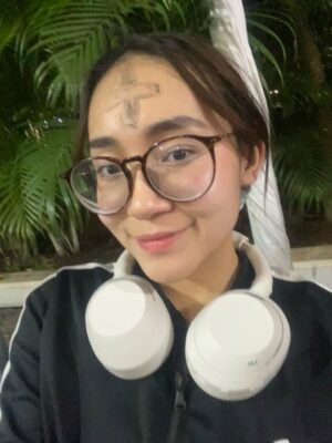 Dewi Rezer Instagram - Ash Wednesday 🙏🏻😇 Puii Tuhan 

#ashwednesday #rabuabu #marcelinolefrandt #dewirezer #brinettelefrandt