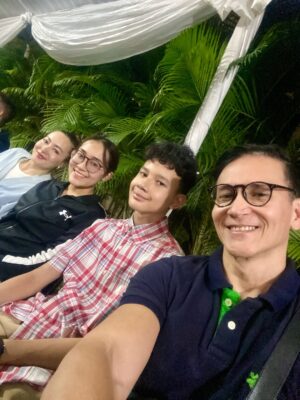 Dewi Rezer Instagram - Ash Wednesday 🙏🏻😇 Puii Tuhan 

#ashwednesday #rabuabu #marcelinolefrandt #dewirezer #brinettelefrandt