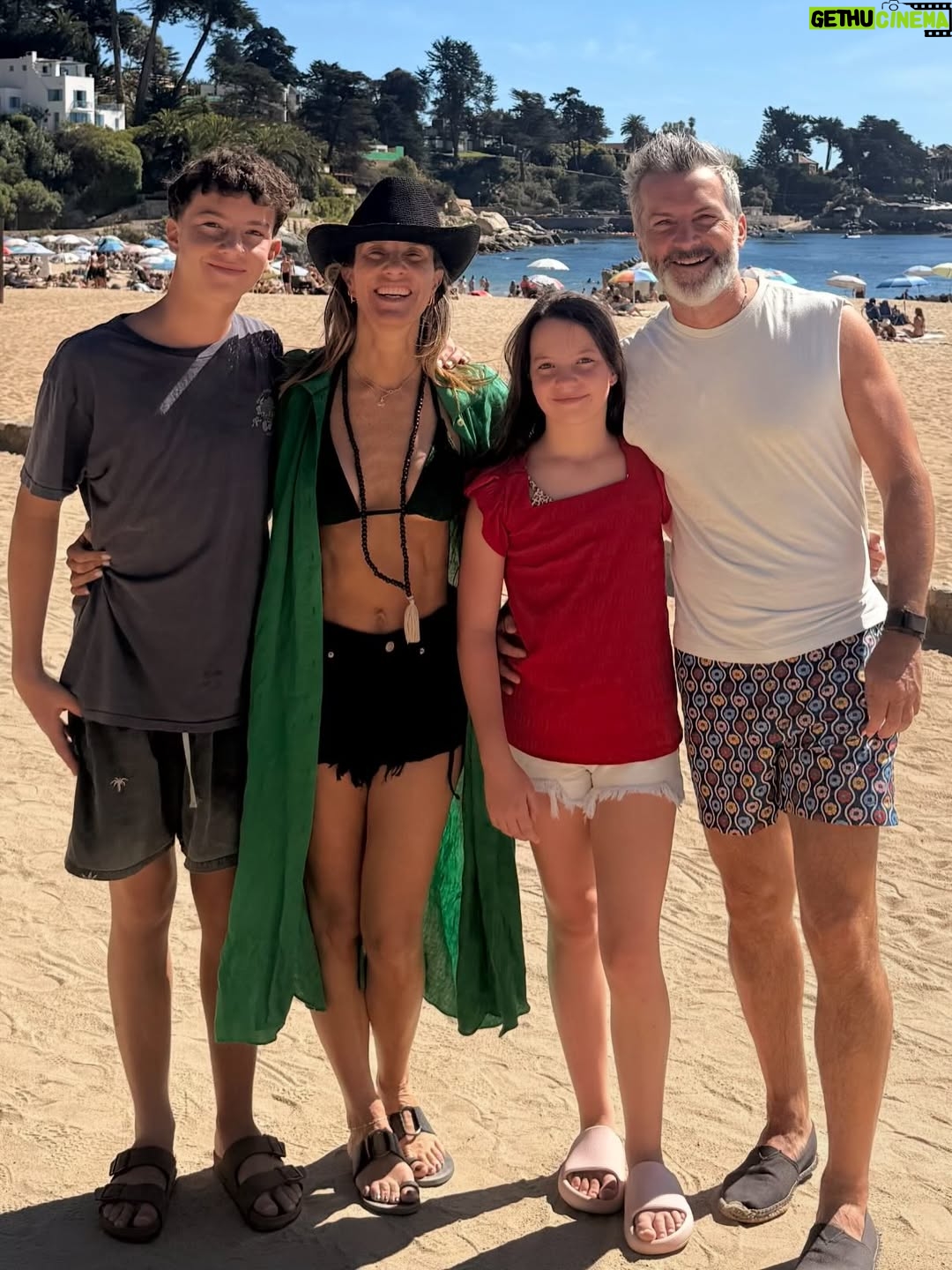Diana Bolocco - 47.6K Likes - Febrero, me diste pausa, descanso, playa, sur, amigos y tiempo con mi papito. Y antes de todo esto me diste una final en el Movistar con 10 mil personas (junto a un equipo increíble) Y también me diste mucho mucho amor….. Infinitas gracias. Tengo las pilas recargadas para volver. Nos vemos el lunes por las pantallas de @chilevision