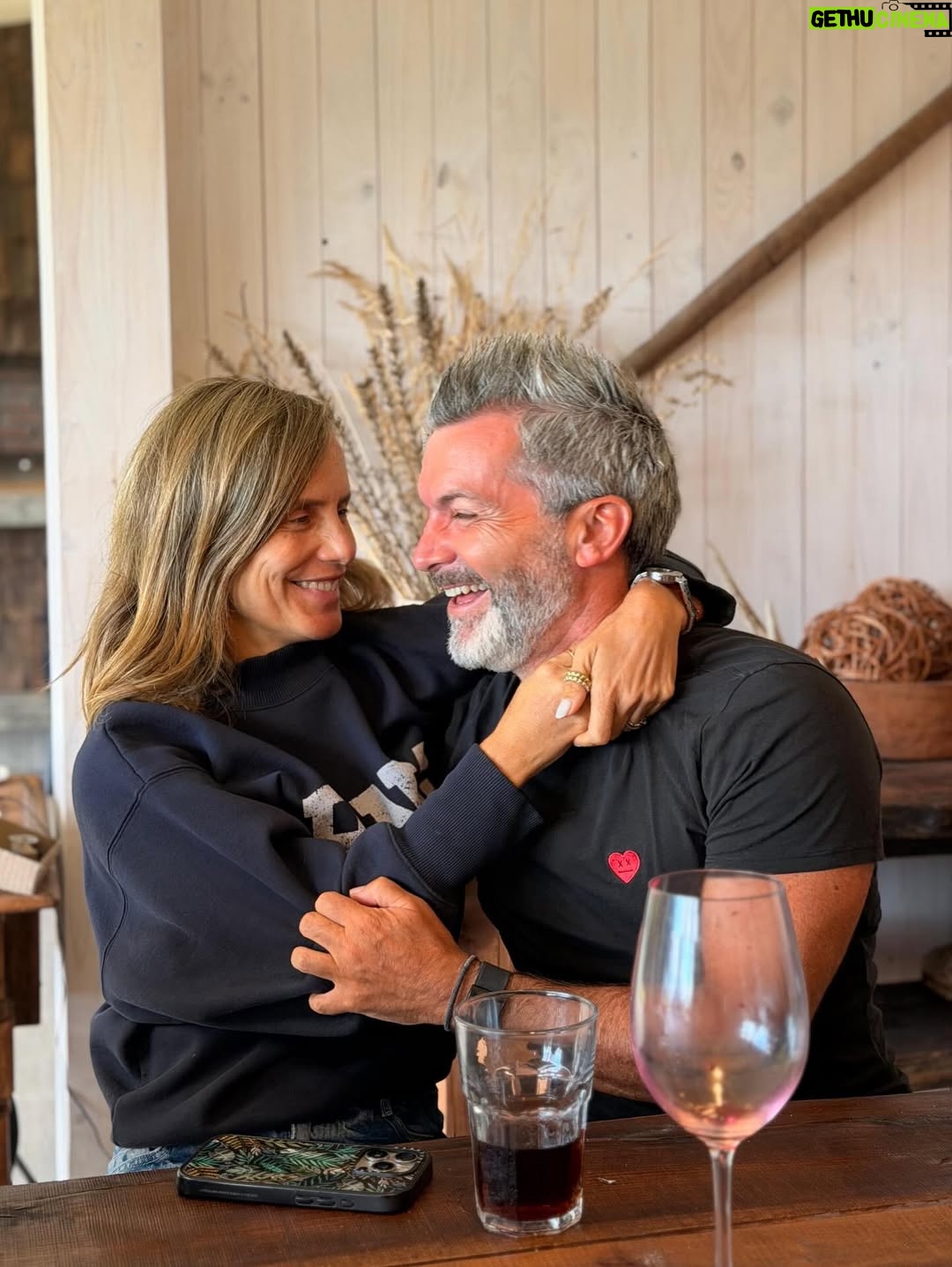 Diana Bolocco - 47.6K Likes - Febrero, me diste pausa, descanso, playa, sur, amigos y tiempo con mi papito. Y antes de todo esto me diste una final en el Movistar con 10 mil personas (junto a un equipo increíble) Y también me diste mucho mucho amor….. Infinitas gracias. Tengo las pilas recargadas para volver. Nos vemos el lunes por las pantallas de @chilevision