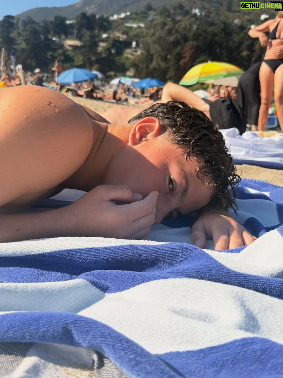 Diana Bolocco - 47.6K Likes - Febrero, me diste pausa, descanso, playa, sur, amigos y tiempo con mi papito. Y antes de todo esto me diste una final en el Movistar con 10 mil personas (junto a un equipo increíble) Y también me diste mucho mucho amor….. Infinitas gracias. Tengo las pilas recargadas para volver. Nos vemos el lunes por las pantallas de @chilevision