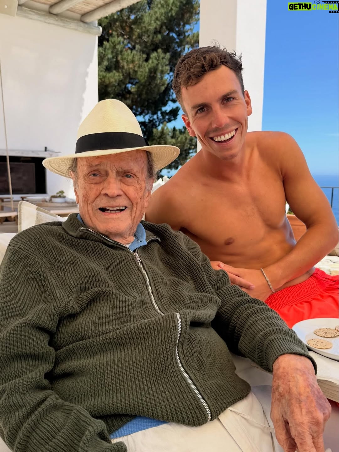 Diana Bolocco - 47.6K Likes - Febrero, me diste pausa, descanso, playa, sur, amigos y tiempo con mi papito. Y antes de todo esto me diste una final en el Movistar con 10 mil personas (junto a un equipo increíble) Y también me diste mucho mucho amor….. Infinitas gracias. Tengo las pilas recargadas para volver. Nos vemos el lunes por las pantallas de @chilevision