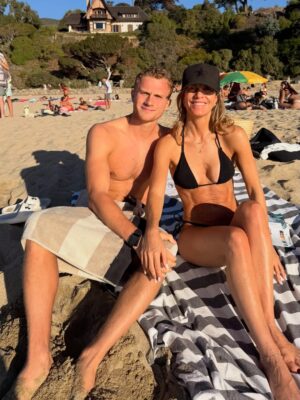 Diana Bolocco Instagram - Febrero, me diste pausa, descanso, playa, sur, amigos y tiempo con mi papito. Y antes de todo esto me diste una final en el Movistar con 10 mil personas (junto a un equipo increíble) Y también me diste mucho mucho amor….. Infinitas gracias. Tengo las pilas recargadas para volver. Nos vemos el lunes por las pantallas de @chilevision