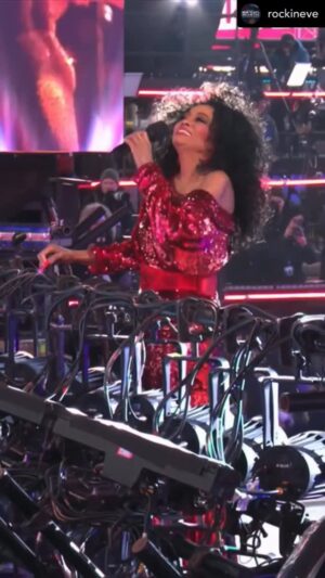 Diana Ross Instagram - I’d like to thank everyone involved in putting this incredible “Magic Moment“  together, seven minutes to begin the new year.

The @abc and @rockineve teams, the dancers and choreographers, creative directors, so many people to make a happy happy new year, and to you the viewing audience. I love you. #dianaross #rockineve