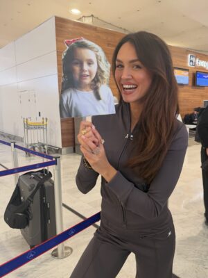 Diane Leyre Instagram - direction Singapour pour le voyage d’intégration de @hinaupokodevezeoff 👑

un long vol nous attend mais tellement heureuse de découvrir cette destination avec cette équipe de rêve. Vous avez reconnu nos bouilles avec nos photos enfant ? 💕

merci @missfranceoff @singapour.tourisme & @malaysiaairlines de nous chouchouter !

je vous amène avec nouuuuuus

Invitation