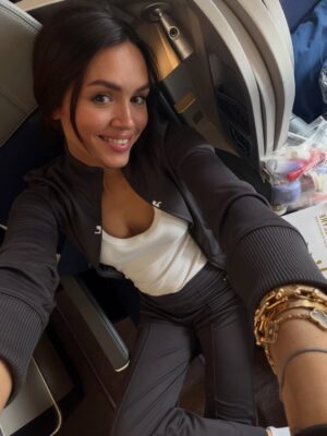 Diane Leyre Instagram - direction Singapour pour le voyage d’intégration de @hinaupokodevezeoff 👑

un long vol nous attend mais tellement heureuse de découvrir cette destination avec cette équipe de rêve. Vous avez reconnu nos bouilles avec nos photos enfant ? 💕

merci @missfranceoff @singapour.tourisme & @malaysiaairlines de nous chouchouter !

je vous amène avec nouuuuuus

Invitation