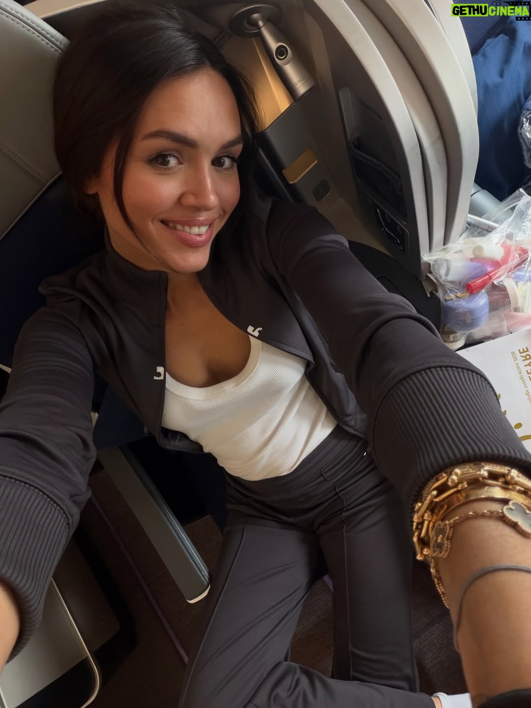 Diane Leyre - 36.2K Likes - direction Singapour pour le voyage d’intégration de @hinaupokodevezeoff 👑

un long vol nous attend mais tellement heureuse de découvrir cette destination avec cette équipe de rêve. Vous avez reconnu nos bouilles avec nos photos enfant ? 💕

merci @missfranceoff @singapour.tourisme & @malaysiaairlines de nous chouchouter !

je vous amène avec nouuuuuus

Invitation