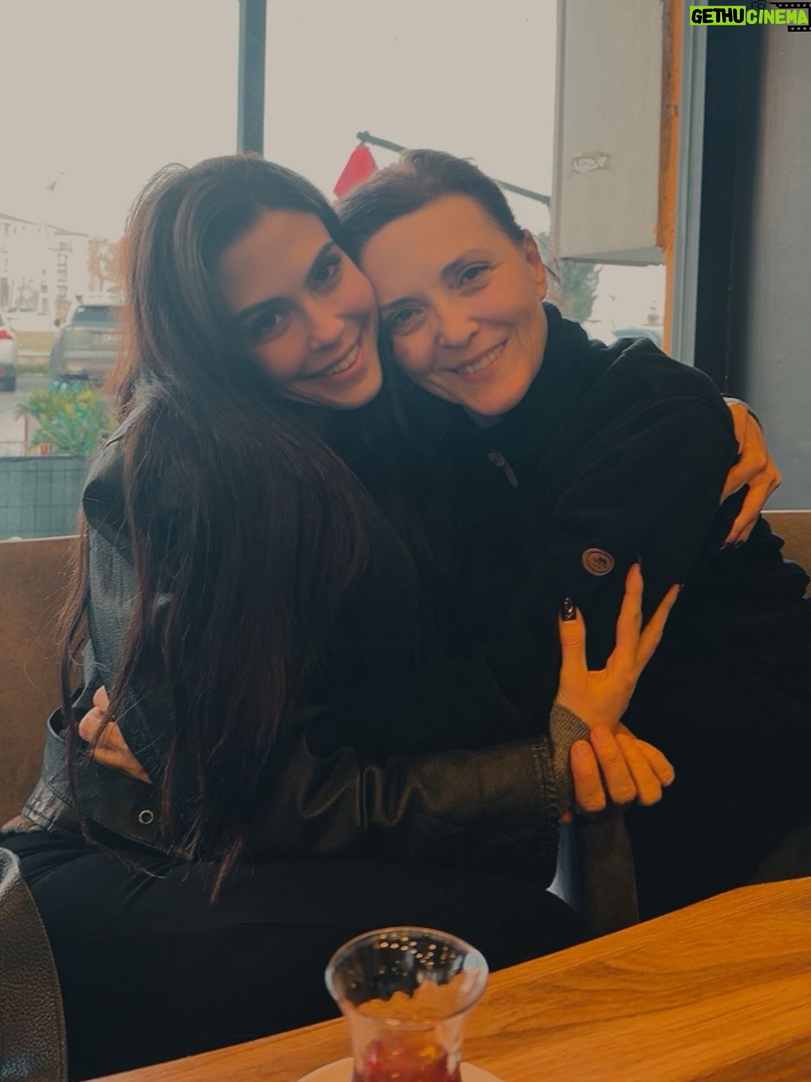 Dilara Aksüyek - 17.1K Likes - Seni dünyalardan çok seviyorum canımın içi babacığım. Sana duyduğum sevgi tarifsiz. İyi ki doğdun. Musmutlu yıllarımız olsun 🥹🫠🤍