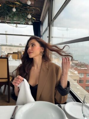 Dilara Aksüyek Instagram - Fotoğrafların içinde çok sevdiğim şeyler var 👽