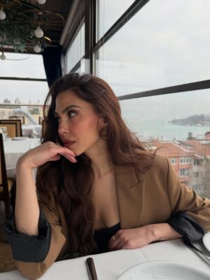 Dilara Aksüyek Instagram - Fotoğrafların içinde çok sevdiğim şeyler var 👽