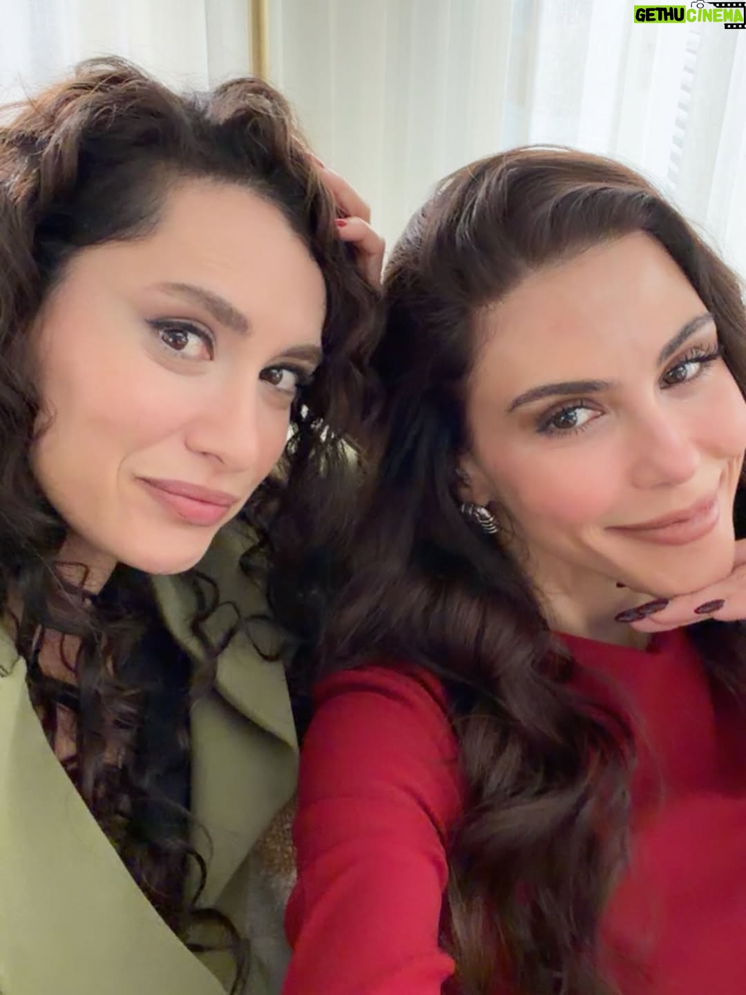 Dilara Aksüyek - 31.5K Likes - Fotoğrafların içinde çok sevdiğim şeyler var 👽