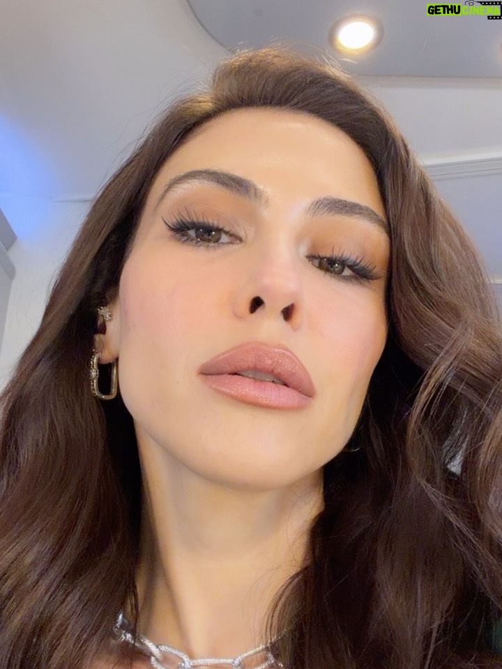 Dilara Aksüyek - 31.5K Likes - Fotoğrafların içinde çok sevdiğim şeyler var 👽