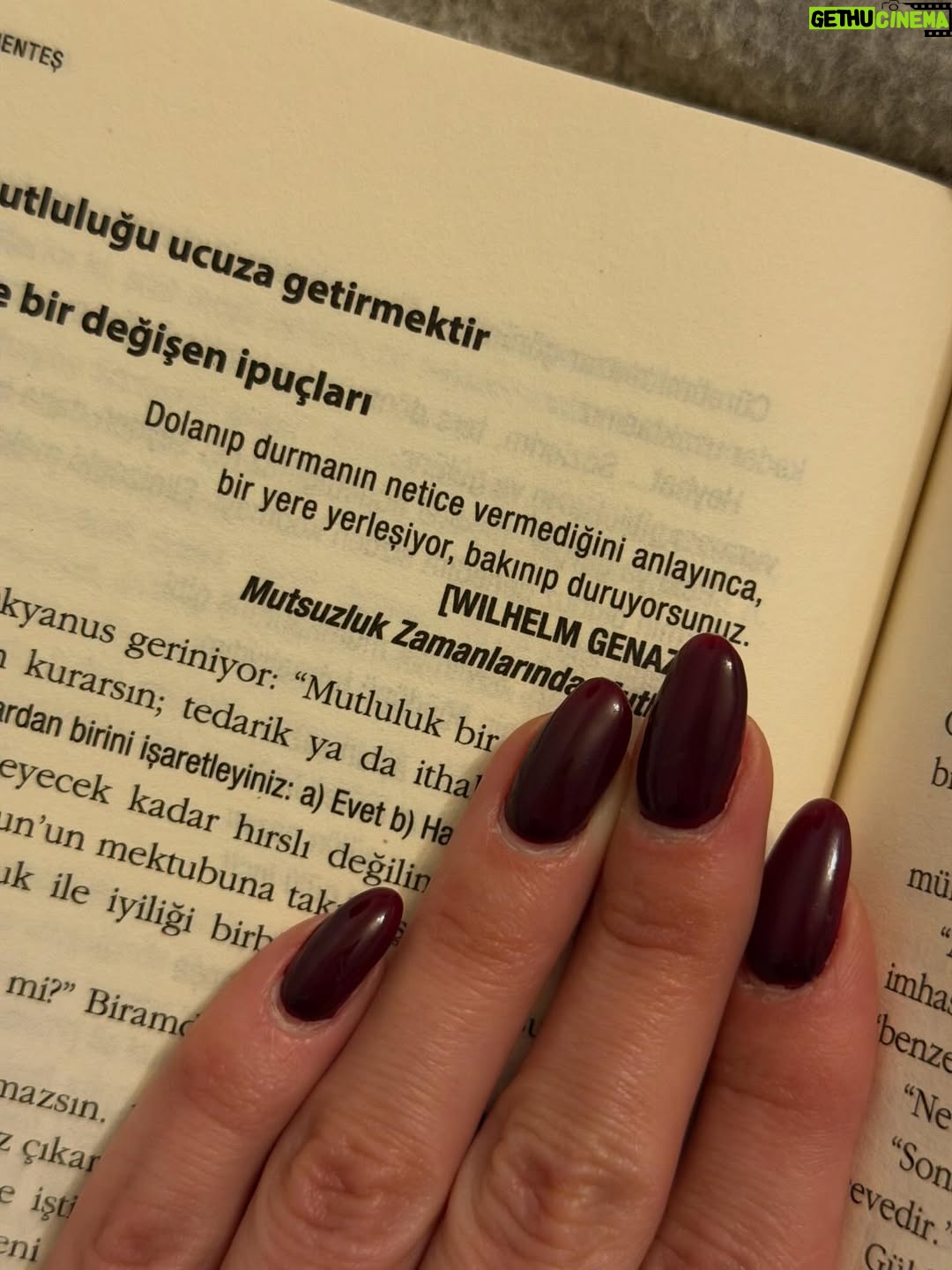 Dilara Aksüyek - 31.5K Likes - Fotoğrafların içinde çok sevdiğim şeyler var 👽