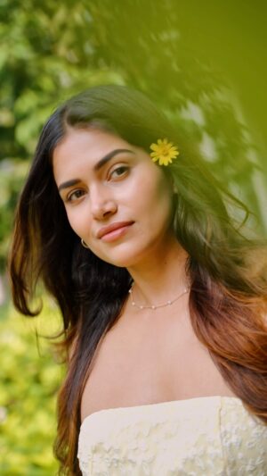 Dimpi Sanghvi Instagram - Finishing a skincare product is rare for me, so this one had to work. I’ve used the Celimax Retinal Shot Booster for six months 💫

Retinal works faster than retinol, targets pigmentation and texture, and the micro-needle tech means a pea-sized amount is enough. Used 3 to 4 times a week with moisturiser, it’s given me brighter, smoother skin. If retinol feels slow, this is the upgrade ✨💛

@celimax.in @skinbae.in 
#celimax #skinbae #dimpisanghvi #dubailifestyleinfluencer #DubaiBeautyInfluencer