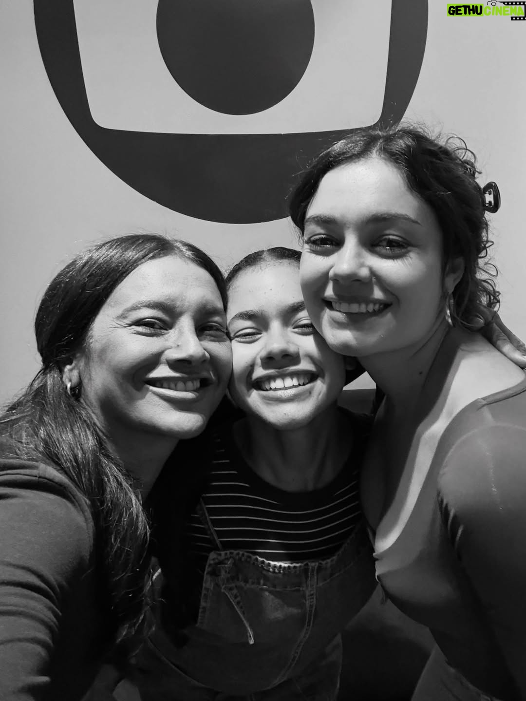 Dira Paes - 62.5K Likes - Essas caras de choro já entregam que cenas bem emocionantes foram feitas. Estão acompanhando #TrêsGraças?