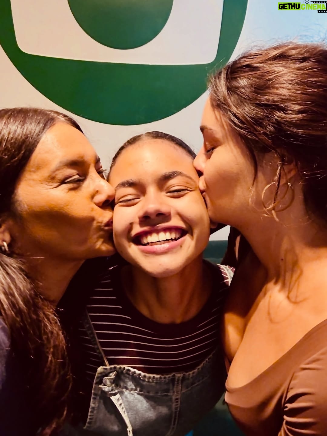 Dira Paes - 62.5K Likes - Essas caras de choro já entregam que cenas bem emocionantes foram feitas. Estão acompanhando #TrêsGraças?