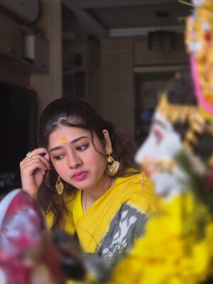 Ditipriya Roy Instagram - || শুভ বসন্ত পঞ্চমী ||💗🙏🏻
.
.
.
.
.
.
.
.
. #vasantpanchami #maasaraswati #wisdom #peace #enlightenment