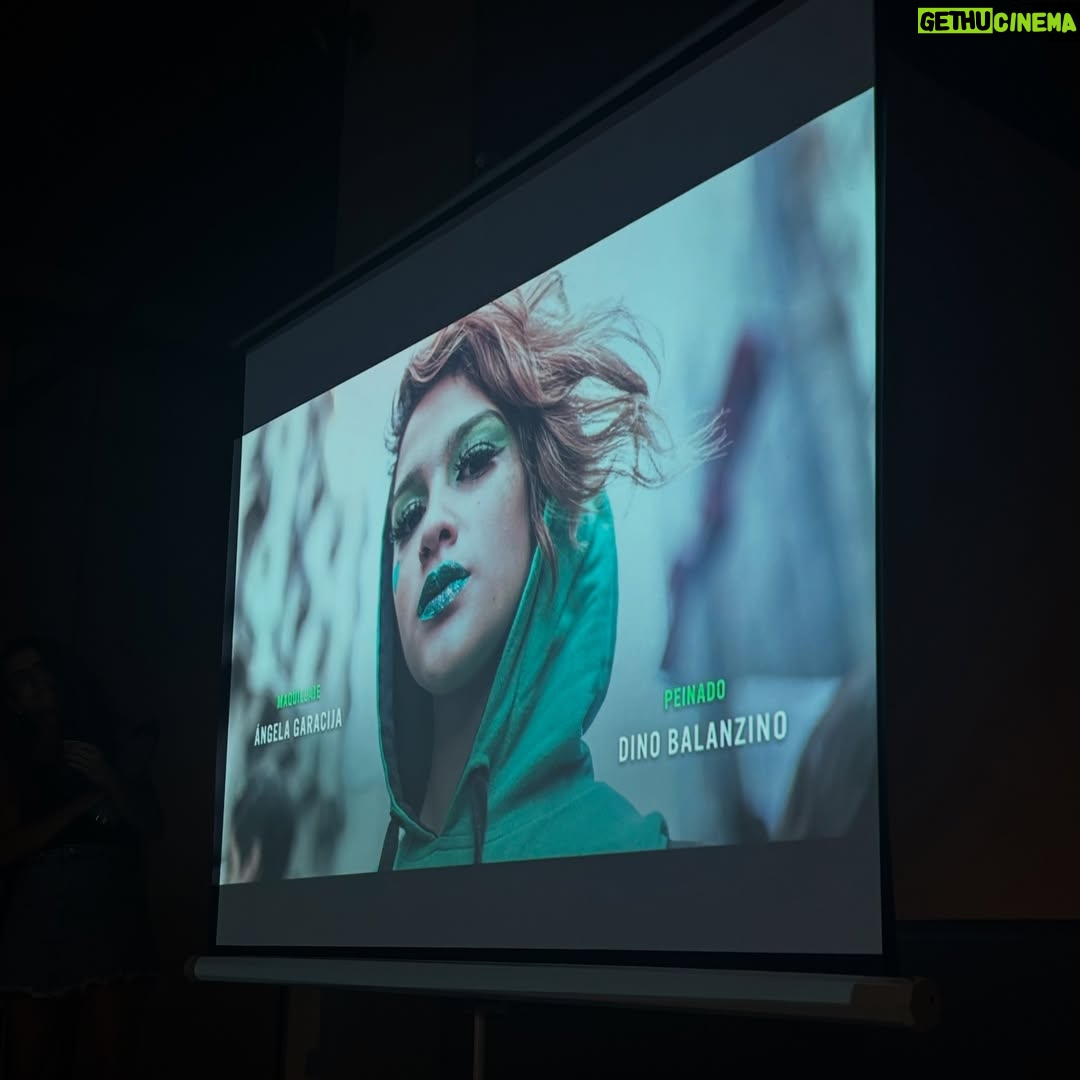 Dolores Fonzi - 15.3K Likes - Ayer en la Casa de las Madres nos encontramos para la proyección de “Belén”, la segunda película de Dolores Fonzi, recientemente ganadora de los premios Goya. 🎬✨

Tuvimos el enorme placer de contar con la presencia de @lolafonca, @leti_cristi (productora), @carito_escribe (guionista), @anaelecorrea (autora del libro original) y nuestra querida Taty Almeida. 🤍

Nos llena de alegría ver la casa repleta de gente. Compartimos, reflexionamos, lloramos, nos emocionamos, nos abrazamos y nos acompañamos.

Y creemos que eso es lo más importante que nos dejó el encuentro de ayer. Porque, como dijo Taty, cada vez estamos más convencides de que, en momentos como estos, “la unión es la que hace la fuerza”. ✊

Estando tan cerca del 8 de Marzo y del 24 de Marzo, este tipo de encuentros nos invitan a pensar que las luchas son colectivas, transversales e intergeneracionales, y que el encuentro es una de las formas más potentes de mantener y cuidar la memoria.

Queremos agradecer especialmente a Dolores y a todo el equipo por haber traído esta película tan importante y necesaria a esta Casa. Y también a todas las personas que fueron parte de este momento tan especial, a @solocamil4 por el hermoso registro fotográfico y a todo el equipo de la Casa que lo hizo posible. 🙌

Nos vemos este 8M y el 24 en la Plaza para seguir gritando #NiUnaMenos y #MemoriaVerdadYJusticia.

Seguimos luchando por la conquista de nuestros derechos, para ser cada vez más libres y empoderadas, como nos lo enseñaron las Madres. 💜

#niunamenos #madresdeplazademayo #ddhh