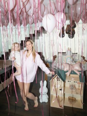 Dominika Cibulková Instagram - Morning birthday surprise for our sunshine who turned 3 🤍🦄 NN is 3 ✨It only takes 330 balloons to make them surprised after all 🤪😮💨 #babygirl #ninanavara