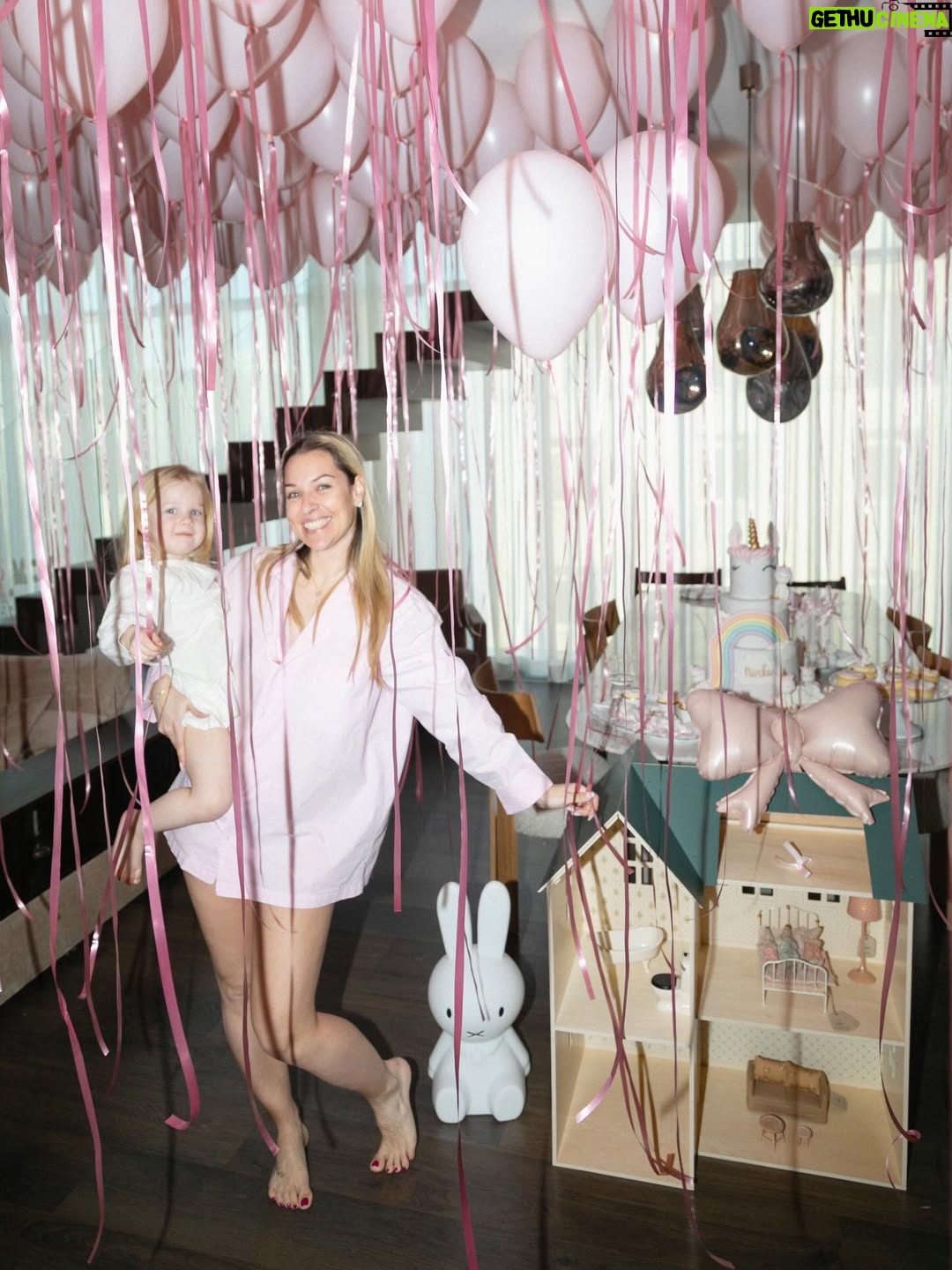 Dominika Cibulková - 9.2K Likes - Morning birthday surprise for our sunshine who turned 3 🤍🦄 NN is 3 ✨It only takes 330 balloons to make them surprised after all 🤪😮‍💨 #babygirl #ninanavara
