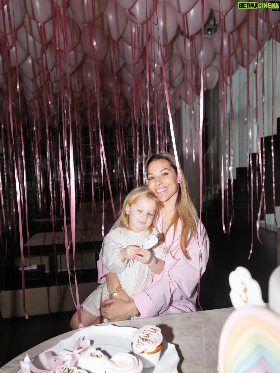 Dominika Cibulková - 9.2K Likes - Morning birthday surprise for our sunshine who turned 3 🤍🦄 NN is 3 ✨It only takes 330 balloons to make them surprised after all 🤪😮‍💨 #babygirl #ninanavara