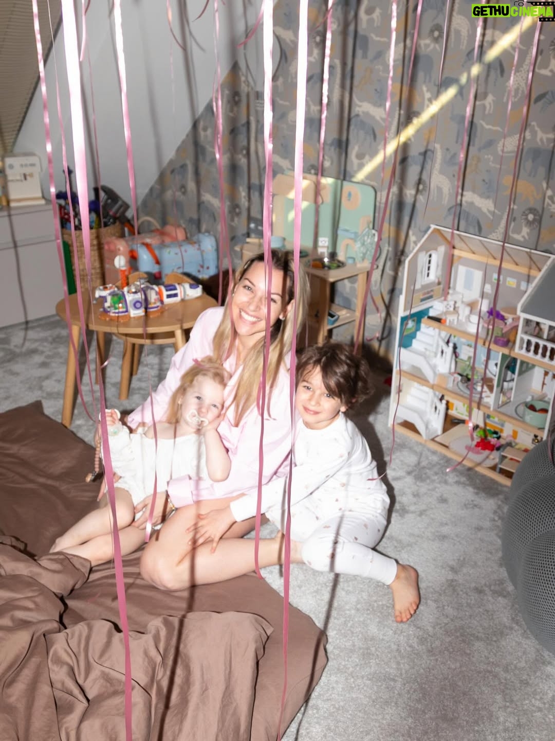 Dominika Cibulková - 9.2K Likes - Morning birthday surprise for our sunshine who turned 3 🤍🦄 NN is 3 ✨It only takes 330 balloons to make them surprised after all 🤪😮‍💨 #babygirl #ninanavara