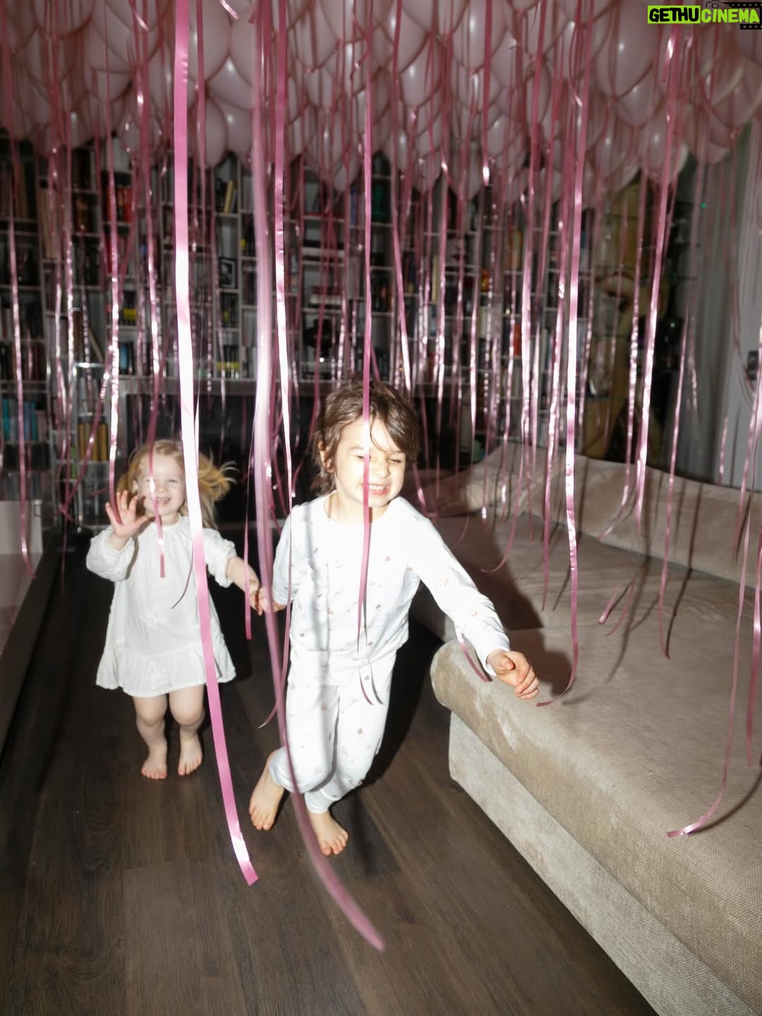 Dominika Cibulková - 9.2K Likes - Morning birthday surprise for our sunshine who turned 3 🤍🦄 NN is 3 ✨It only takes 330 balloons to make them surprised after all 🤪😮‍💨 #babygirl #ninanavara