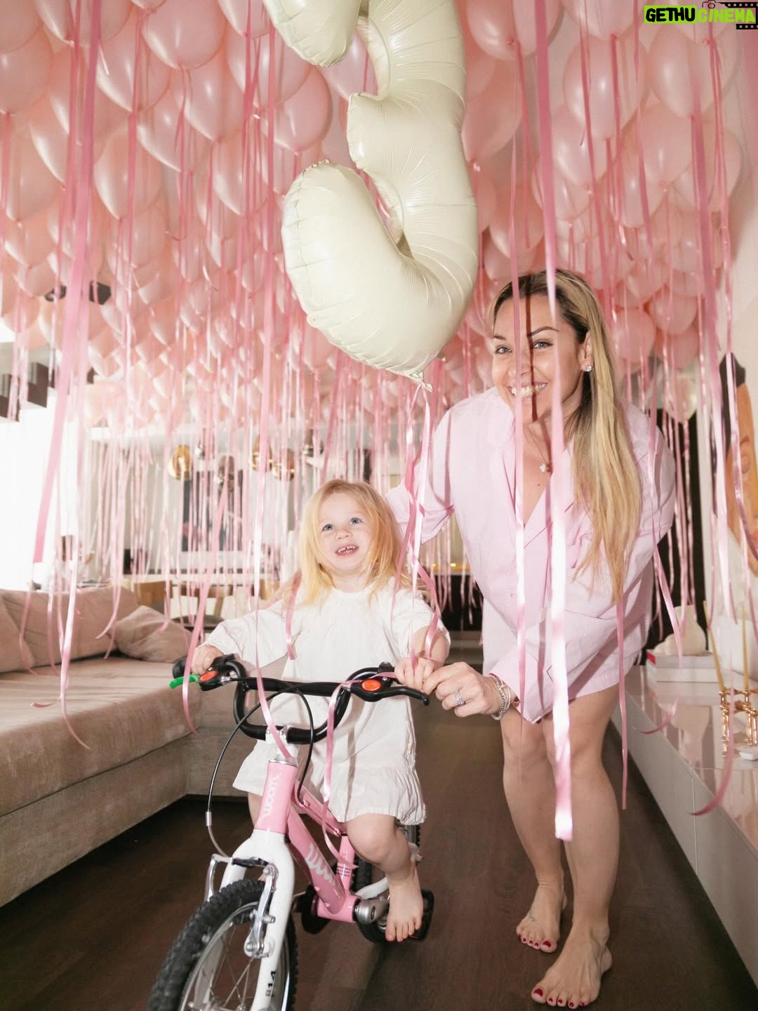 Dominika Cibulková - 9.2K Likes - Morning birthday surprise for our sunshine who turned 3 🤍🦄 NN is 3 ✨It only takes 330 balloons to make them surprised after all 🤪😮‍💨 #babygirl #ninanavara