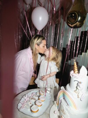 Dominika Cibulková Instagram - Morning birthday surprise for our sunshine who turned 3 🤍🦄 NN is 3 ✨It only takes 330 balloons to make them surprised after all 🤪😮💨 #babygirl #ninanavara