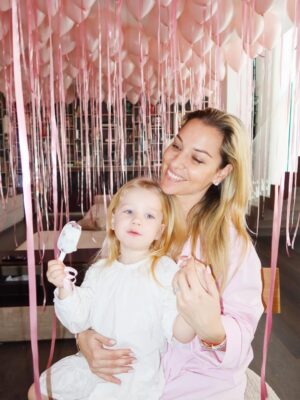 Dominika Cibulková Instagram - Morning birthday surprise for our sunshine who turned 3 🤍🦄 NN is 3 ✨It only takes 330 balloons to make them surprised after all 🤪😮💨 #babygirl #ninanavara