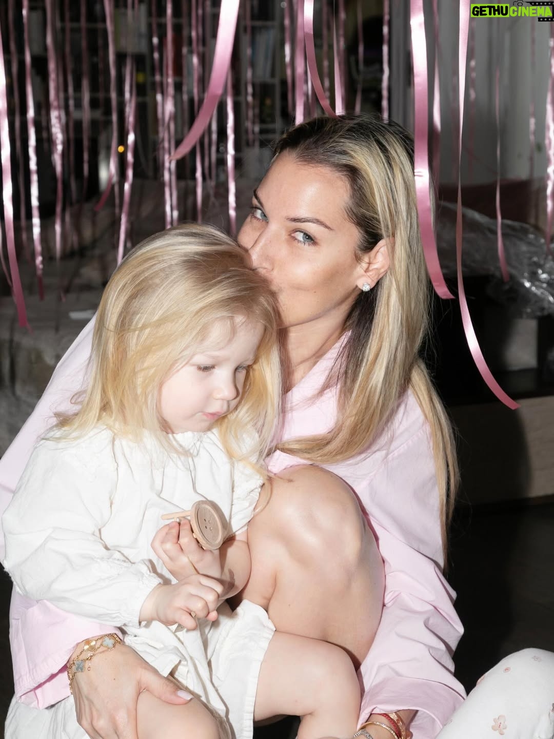 Dominika Cibulková - 9.2K Likes - Morning birthday surprise for our sunshine who turned 3 🤍🦄 NN is 3 ✨It only takes 330 balloons to make them surprised after all 🤪😮‍💨 #babygirl #ninanavara