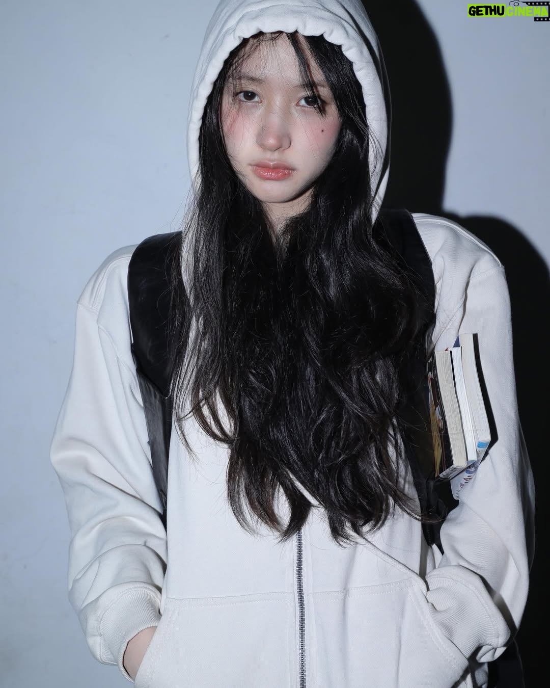 Duan Xiaowei - 31.7K Likes - ☔️