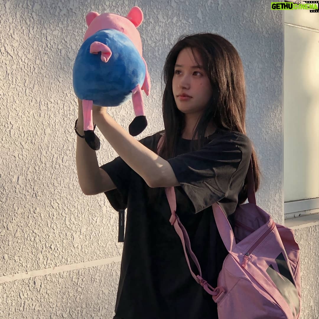 Duan Xiaowei - 35.1K Likes - 下班🚴🏻‍♀️