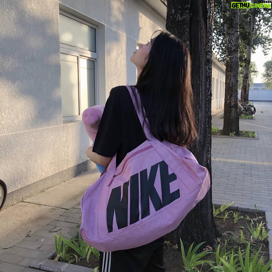 Duan Xiaowei - 35.1K Likes - 下班🚴🏻‍♀️